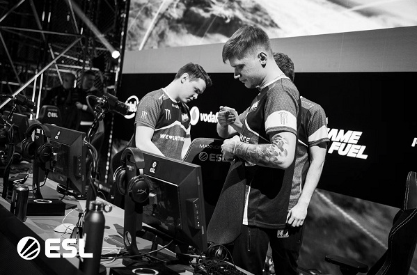 片增添了一 片增添了一